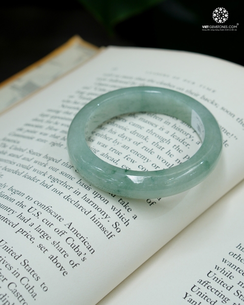 Vòng Nguyên Khối Cẩm Thạch Hoa Bay Nếp Băng