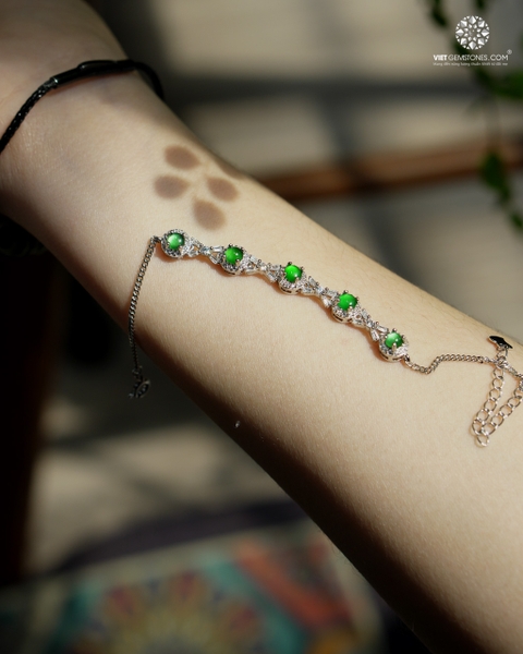 Lắc Tay Phỉ Thuý Viền Bạc Đính Đá