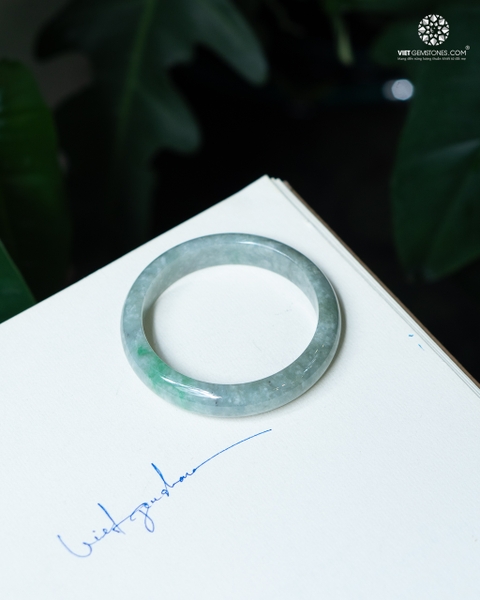 Vòng Nguyên Khối Cẩm Thạch Jadeite Điểm Lý Bản Hẹ 12mm