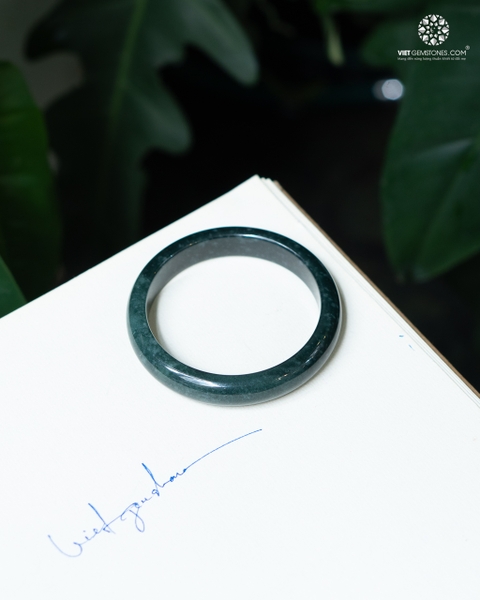 Vòng Nguyên Khối Cẩm Thạch Lam Ngọc Jadeite bản hẹ 12mm