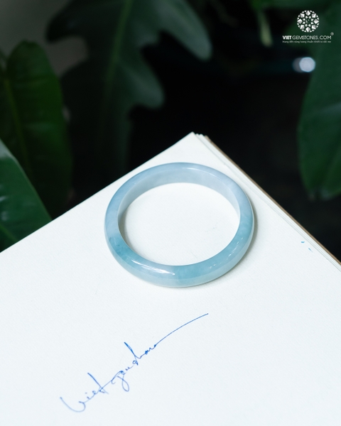 Vòng Nguyên Khối Cẩm Thạch Jadeite Lam Thiên Không 11mm