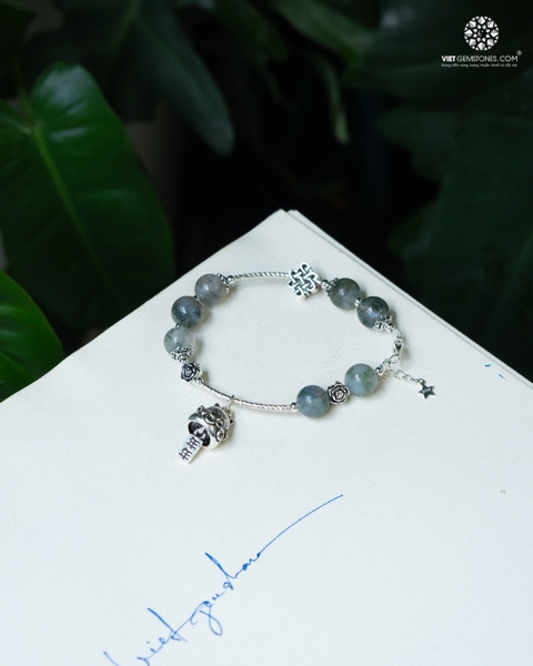 Vòng tay Băng Ngọc Thuỷ Tảo phối charm bạc mèo may mắn