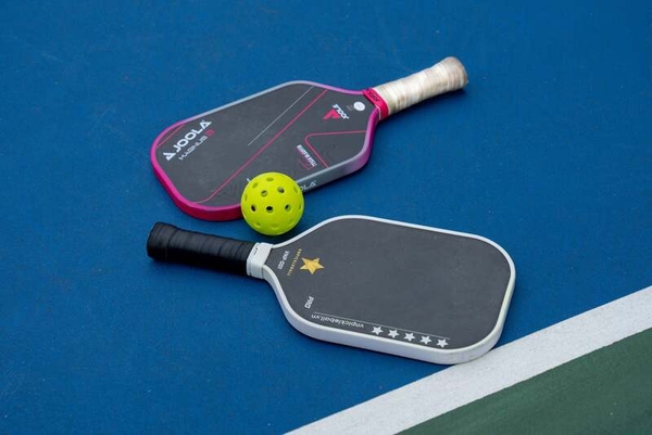Nên Mua Vợt Pickleball Nặng Hay Nhẹ? Tư Vấn Chọn Vợt