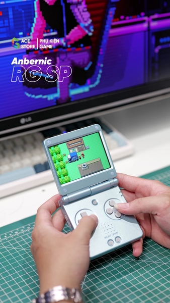 Ngắm Anbernic RG SP — Máy retro nắp gập qua từng góc nhìn