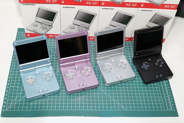 Trên Tay Anbernic RG SP — Nắp Gập GBA SP Huyền Thoại Quay Trở Lại