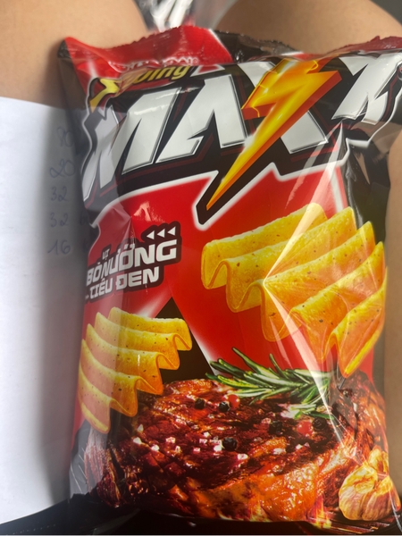 Bánh Snack Swing Maxx Bò Nướng Tiêu Đen 33g