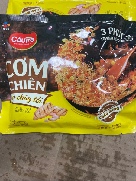Cơm Chiên Gà Cháy Tỏi