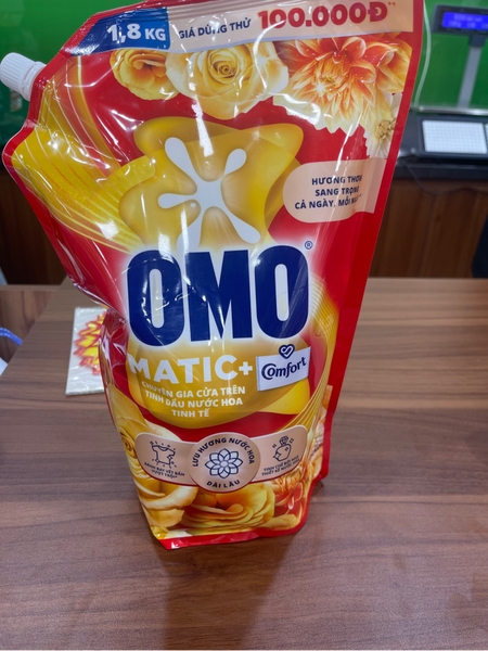 Nước giặt Omo Tinh Tế 1.8l