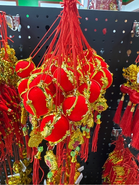 Khánh treo quả cầu