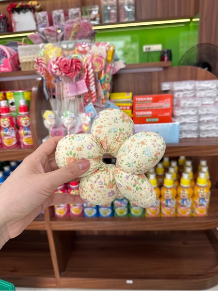 Cột tóc hoa hoạ tiết phồng