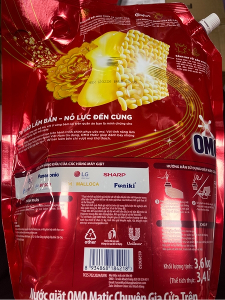 Nước Giặt Omo Matic Cửa Trên Hương Nước Hoa Tinh Tế 3.6kg