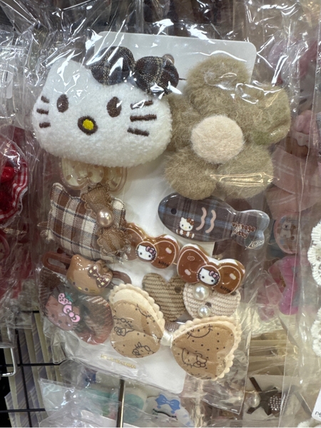 Vỉ 10 kẹp tóc gấu nâu