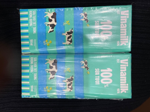 Sữa Tươi Tiệt Trùng Không Đường Vinamilk 180ml