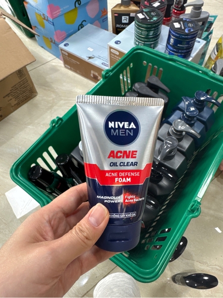 Sữa rửa mặt Nivea Men Acne oil Clear
