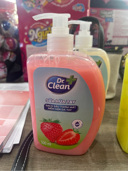 Sữa Rửa Tay Dr.Clean Hương Dâu 500ml