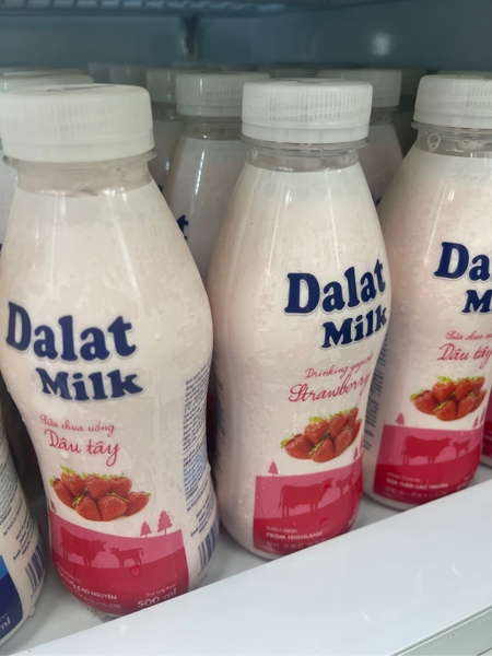 Sữa Chua Uống Dâu Tây Dalat Milk 500ml