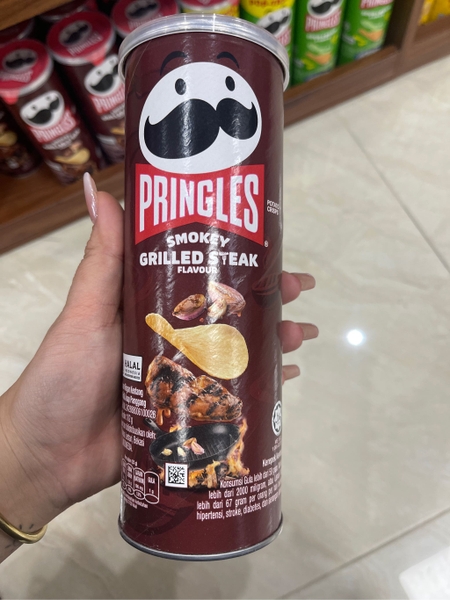 Snack Khoai Tây Pringles Smokey Grilled Steak 102 G