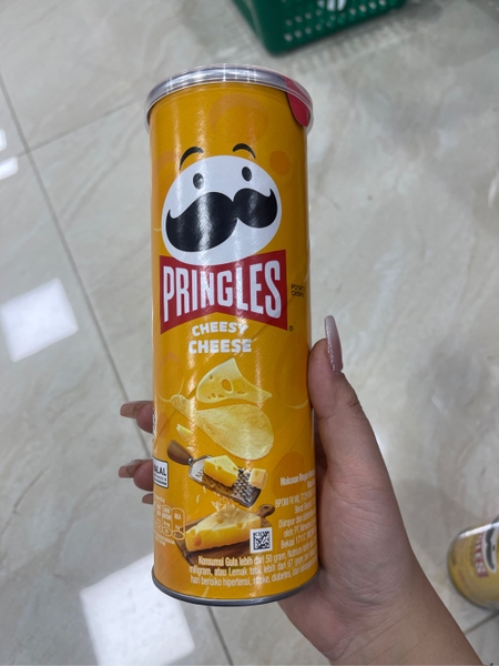 Snack Khoai Tây Pringles Cheesy Cheese 102 G