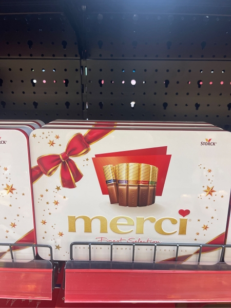 Hộp quà sô-cô-la hỗn hợp Merci Finest Selection 500 g