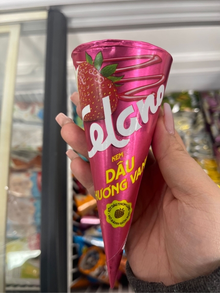 Kem Ốc Quế Celano Dâu