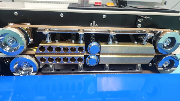 Máy hàn miệng túi nằm - FR900