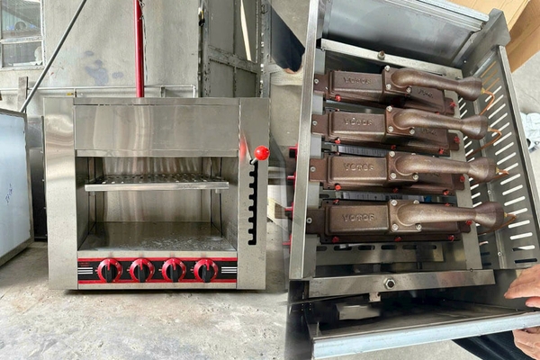 Lò nướng Salamander dùng gas 4 họng đốt