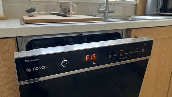 Các mã lỗi và cách khắc phục trên máy rửa bát Bosch