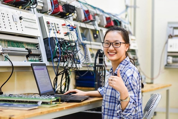 Tuyển Kĩ thuật chuyên Laptop 8-15 triệu