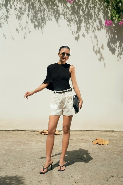 Áo Thun Đen Tay Kiểu Lệch Vai Cá Tính CHICAS Taygu | AT86