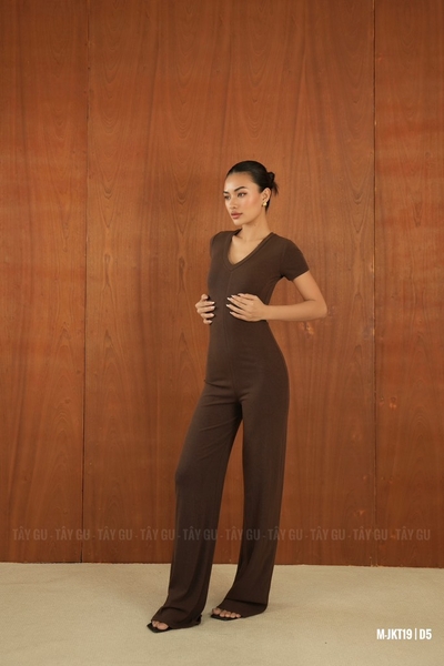 Jumpsuit Thun Nâu Ống Suông Có Tay Cổ Tim JUNA Taygu | JTK19