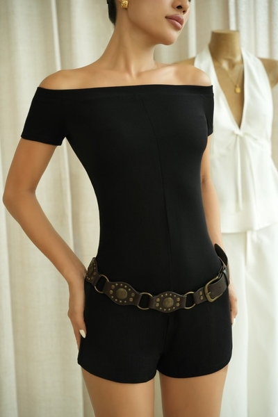 Bodysuit Thun Đen Tay Ngắn Cổ Trễ Cá Tính SHASA Taygu | BS70