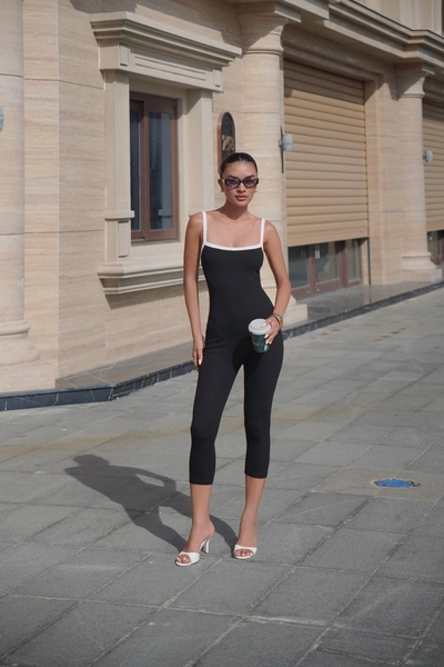 Jumpsuit Lửng Đen Hai Dây Viền Trắng JULA Taygu | JTK20