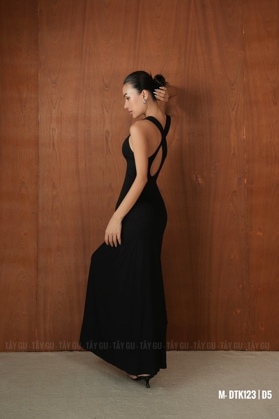 Đầm Maxi Đen Chéo Lưng Quyến Rũ BOSSA Taygu | DTK123