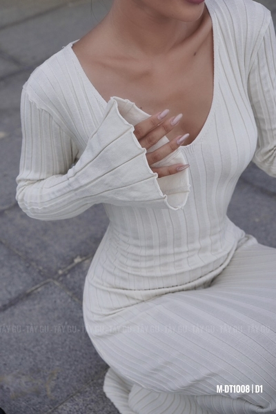 Đầm Len Gân Cổ V Tay Xòe SWAN Taygu | DT1008