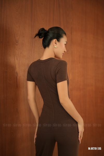 Jumpsuit Thun Nâu Ống Suông Có Tay Cổ Tim JUNA Taygu | JTK19