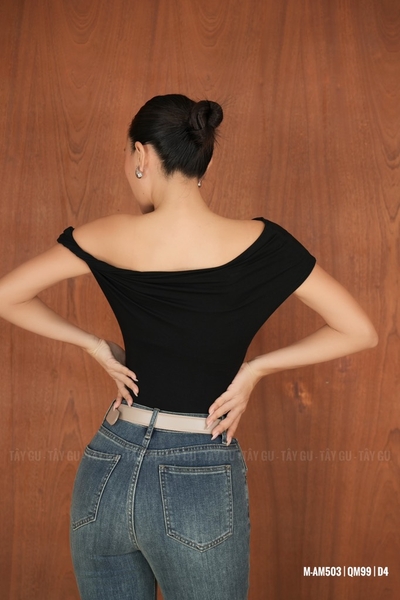 Áo Trễ Vai Xoắn Đen BAERE Taygu | AM503