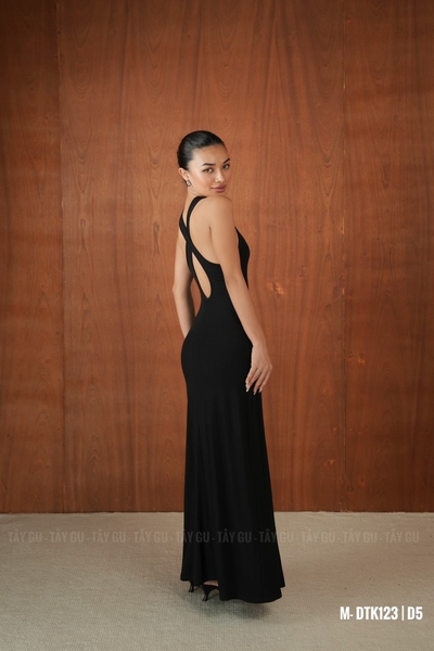 Đầm Maxi Đen Chéo Lưng Quyến Rũ BOSSA Taygu | DTK123