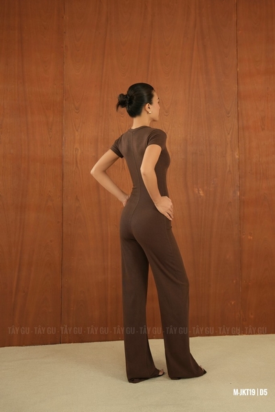Jumpsuit Thun Nâu Ống Suông Có Tay Cổ Tim JUNA Taygu | JTK19
