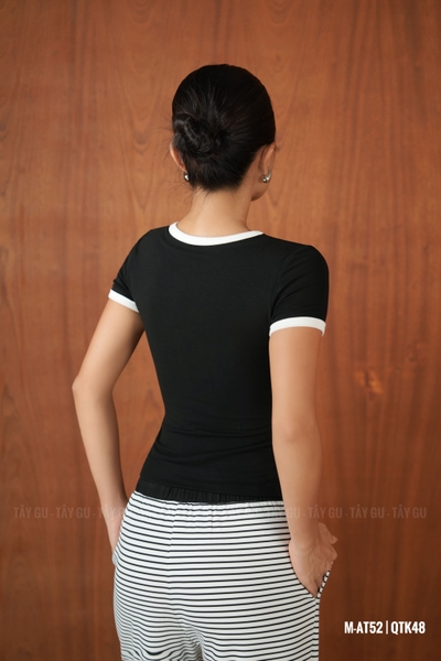 Áo Thun Tay Ngắn Đen Viền Trắng Đơn Giản IRIN Taygu | AT52