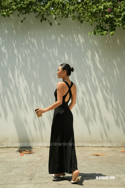 Đầm Maxi Đen Chéo Lưng Quyến Rũ BOSSA Taygu | DTK123