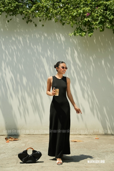 Đầm Maxi Đen Chéo Lưng Quyến Rũ BOSSA Taygu | DTK123