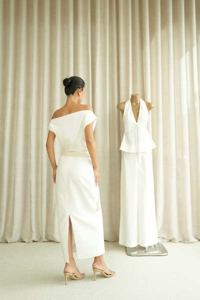 Đầm Trắng Lệch Vai Linen Thanh Lịch VELLA Taygu | DTK170