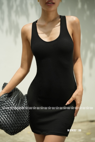 Đầm Thun Đen Ngắn Cổ U Tròn Chéo Lưng HOTSA Taygu | DTK157