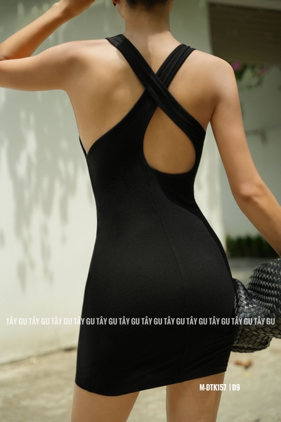 Đầm Thun Đen Ngắn Cổ U Tròn Chéo Lưng HOTSA Taygu | DTK157