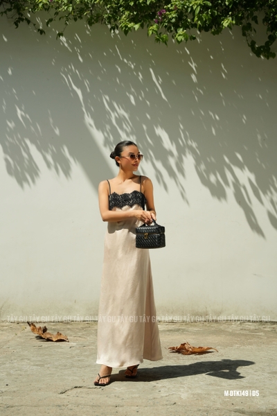 Đầm Lụa Dài Hai Dây Dáng Suông Viền Ren NOOSA Taygu | DTK149