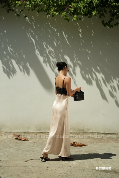 Đầm Lụa Dài Hai Dây Dáng Suông Viền Ren NOOSA Taygu | DTK149