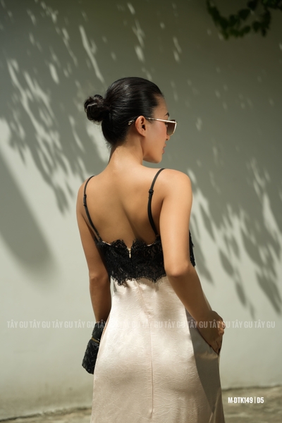 Đầm Lụa Dài Hai Dây Dáng Suông Viền Ren NOOSA Taygu | DTK149