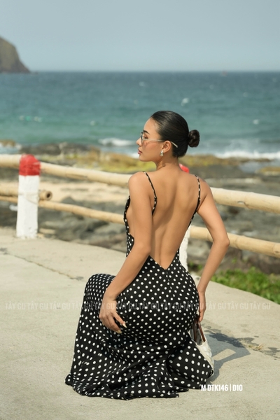 Đầm Maxi Chấm Bi Hai dây Hở Lưng ISHA Taygu | DTK146