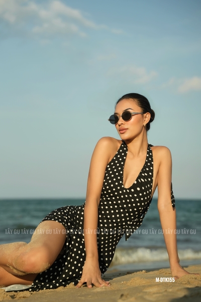 Đầm Ngắn Chấm Bi Cổ Yếm Vạt Xéo NAGI Taygu | DTK155