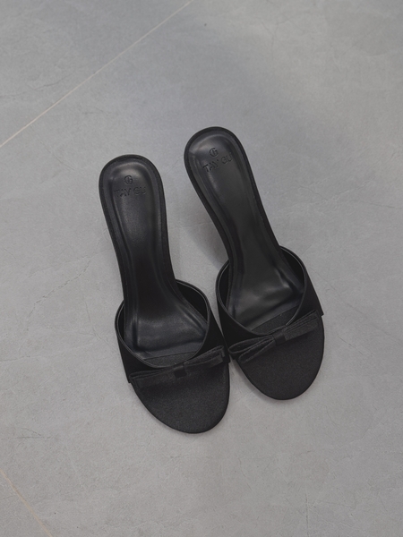 Guốc Cao Gót 3cm Mũi Tròn Bọc Lụa Satin LOLA Taygu | D6